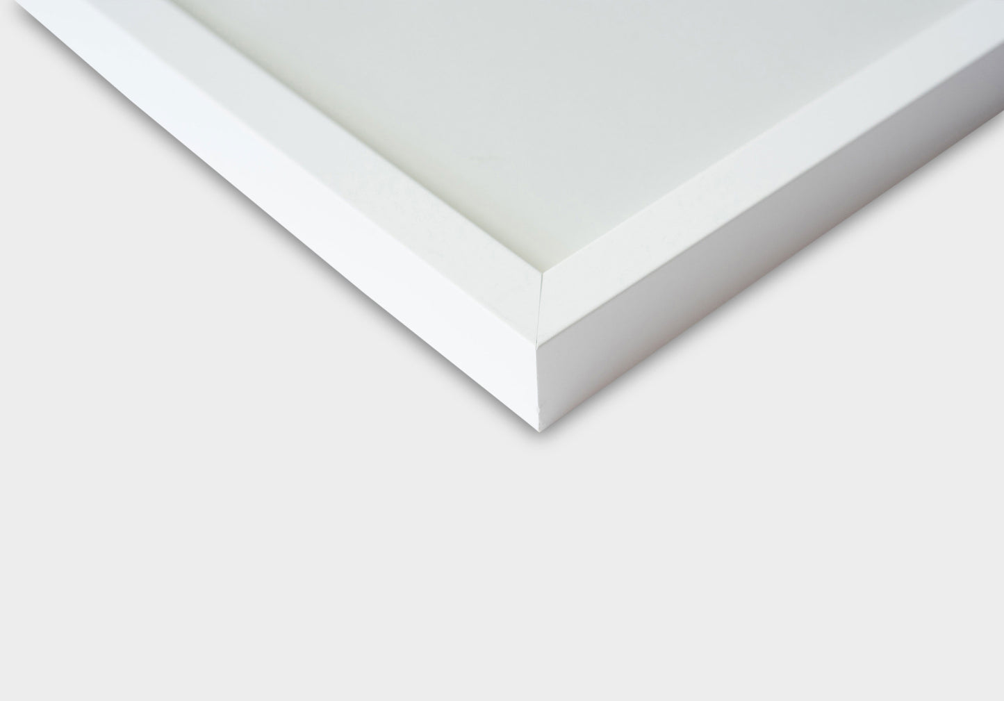 Quadrum matt white frame corner detail